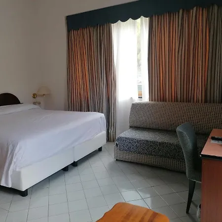 Hotel Royal 4*